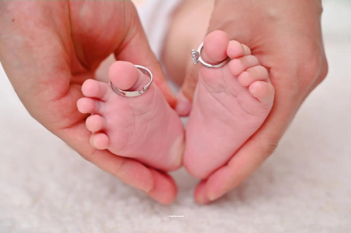 玉树宝宝睡觉头上都是汗